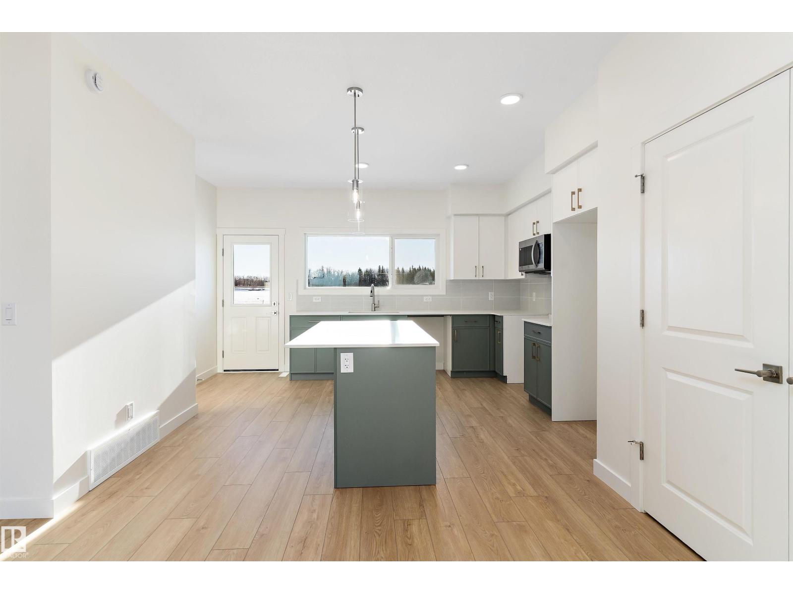 1066 MCLEOD AV, Spruce Grove