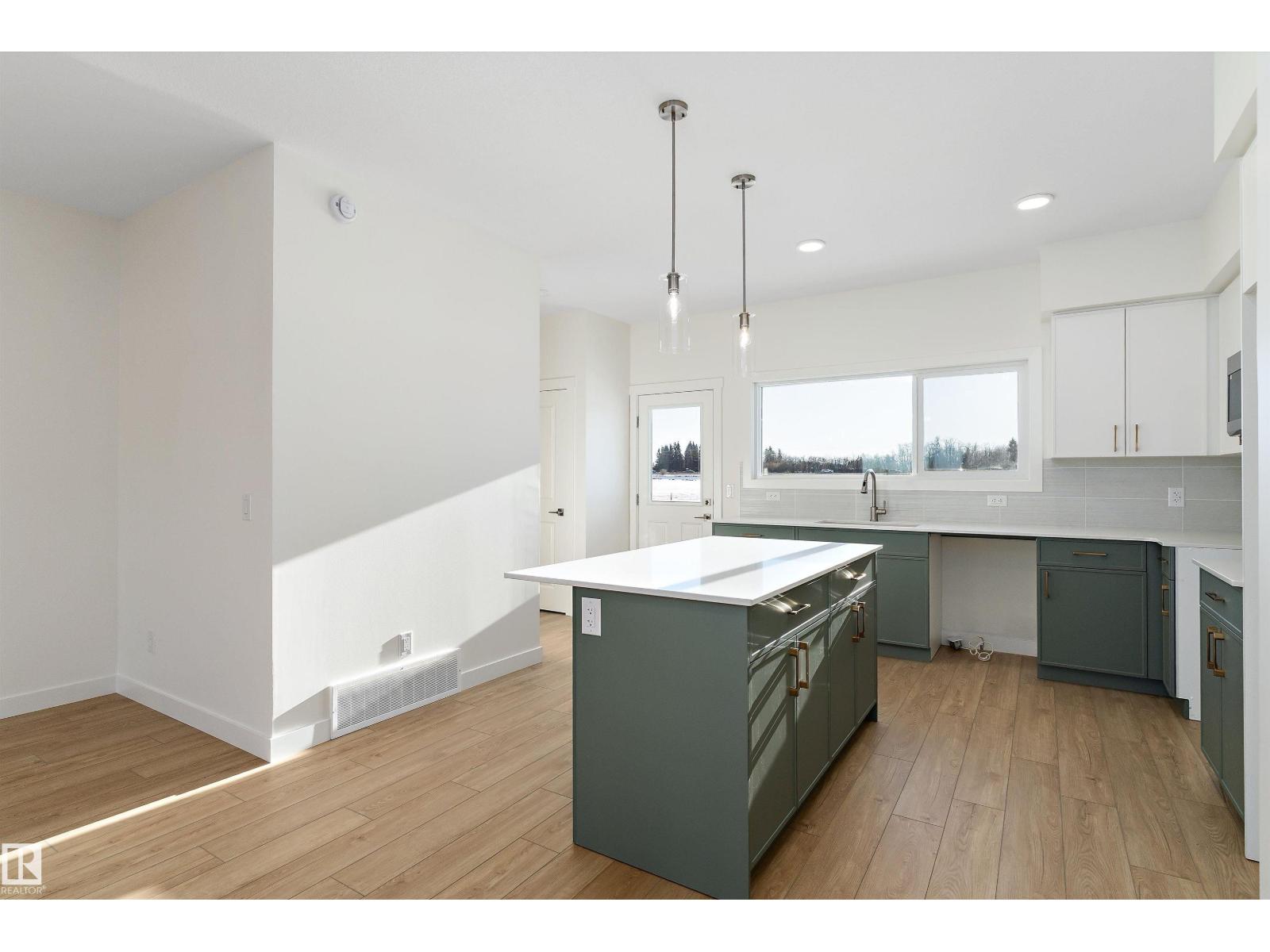 1066 MCLEOD AV, Spruce Grove