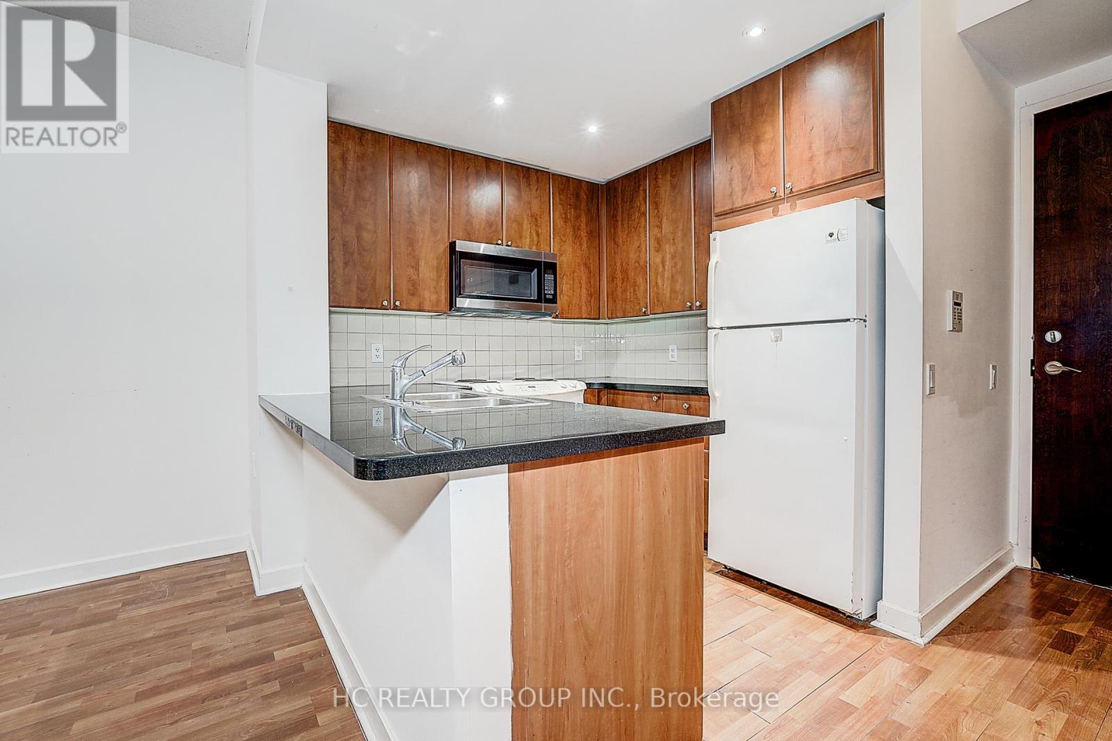 #412 85 BLOOR STREET E - 11