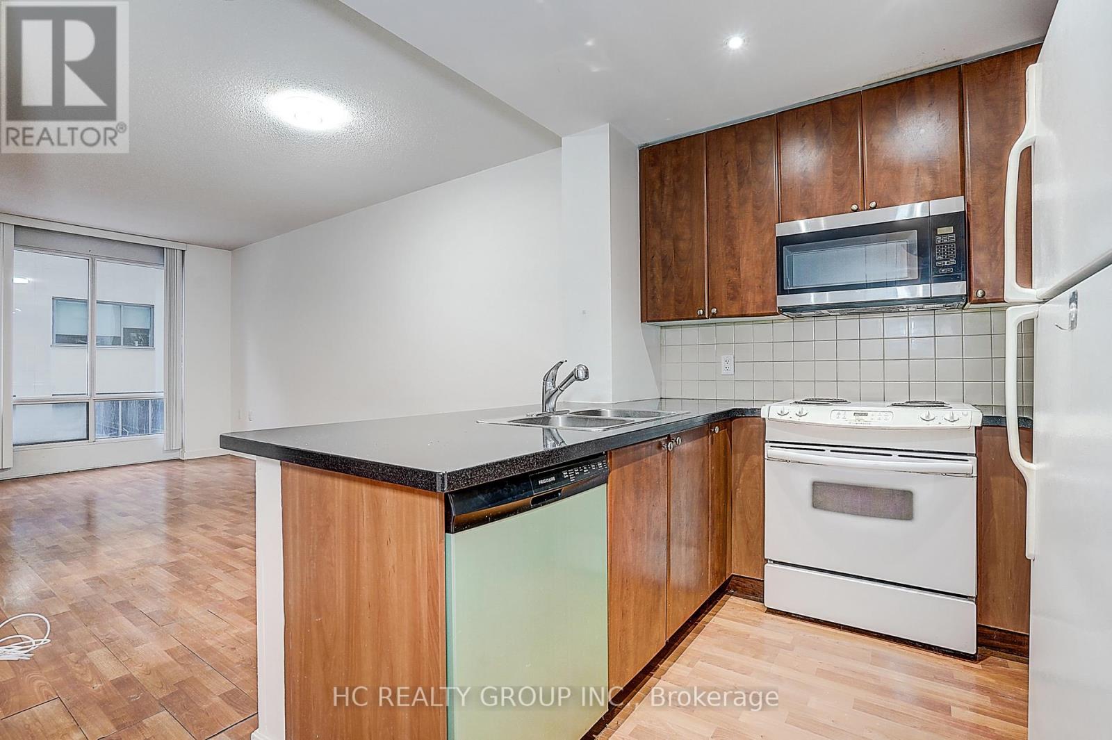 #412 85 BLOOR STREET E - 14