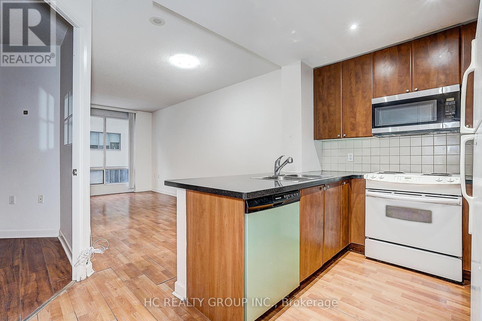 #412 85 BLOOR STREET E - 15