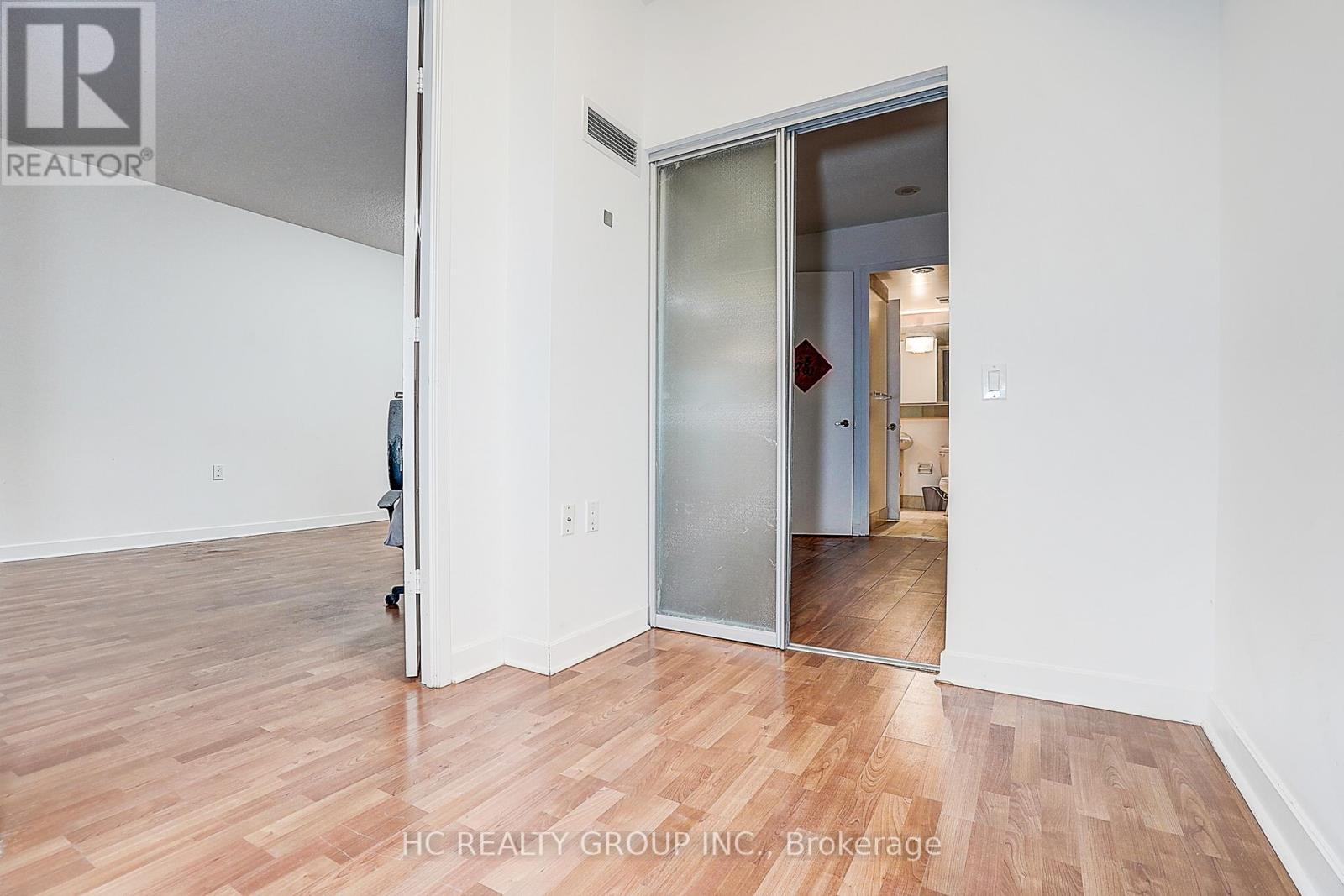 #412 85 BLOOR STREET E - 22