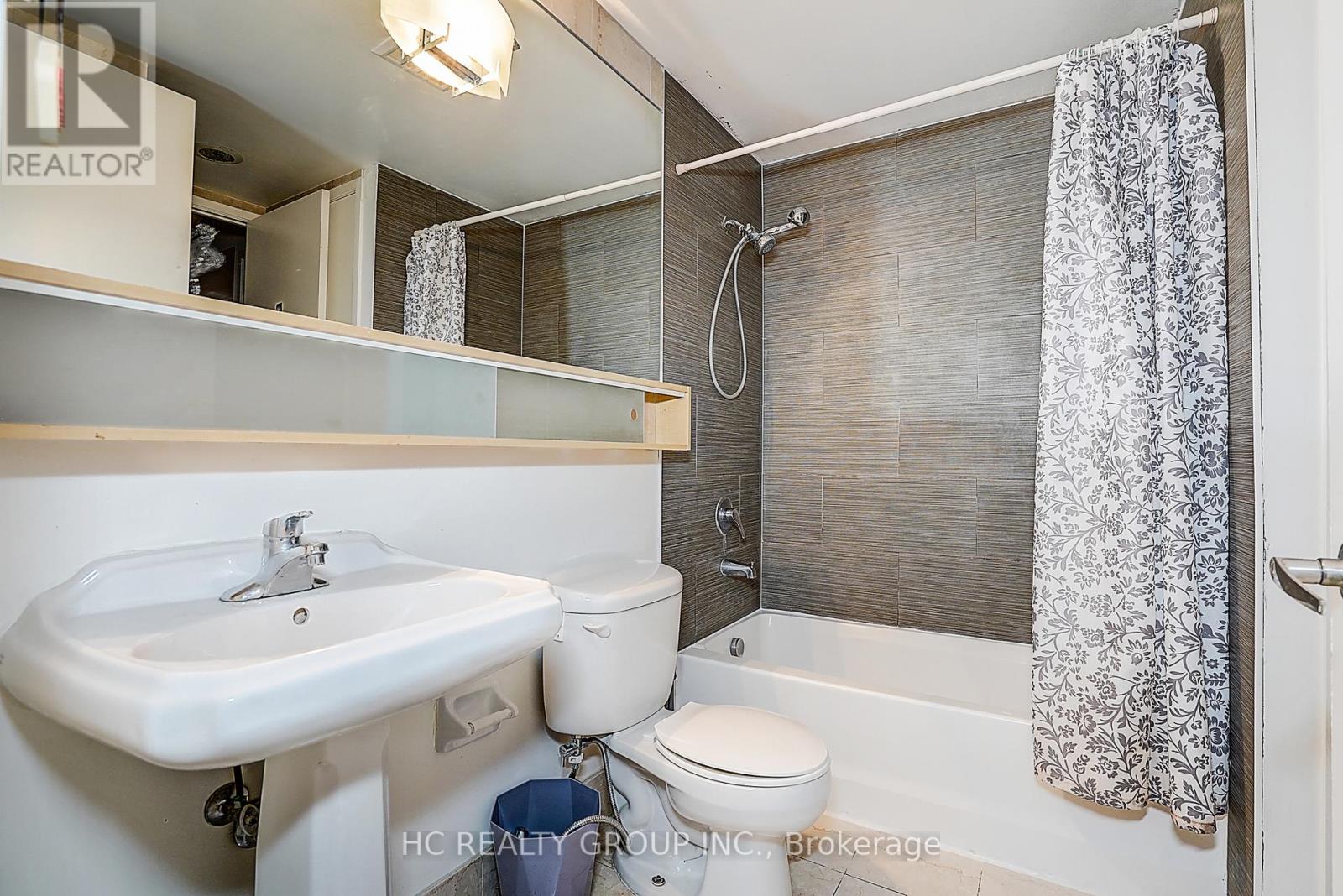 #412 85 BLOOR STREET E - 32