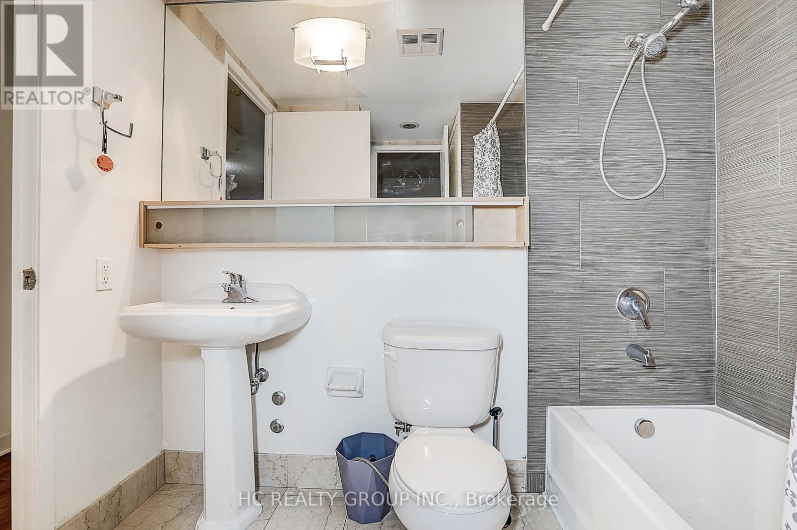 #412 85 BLOOR STREET E - 33