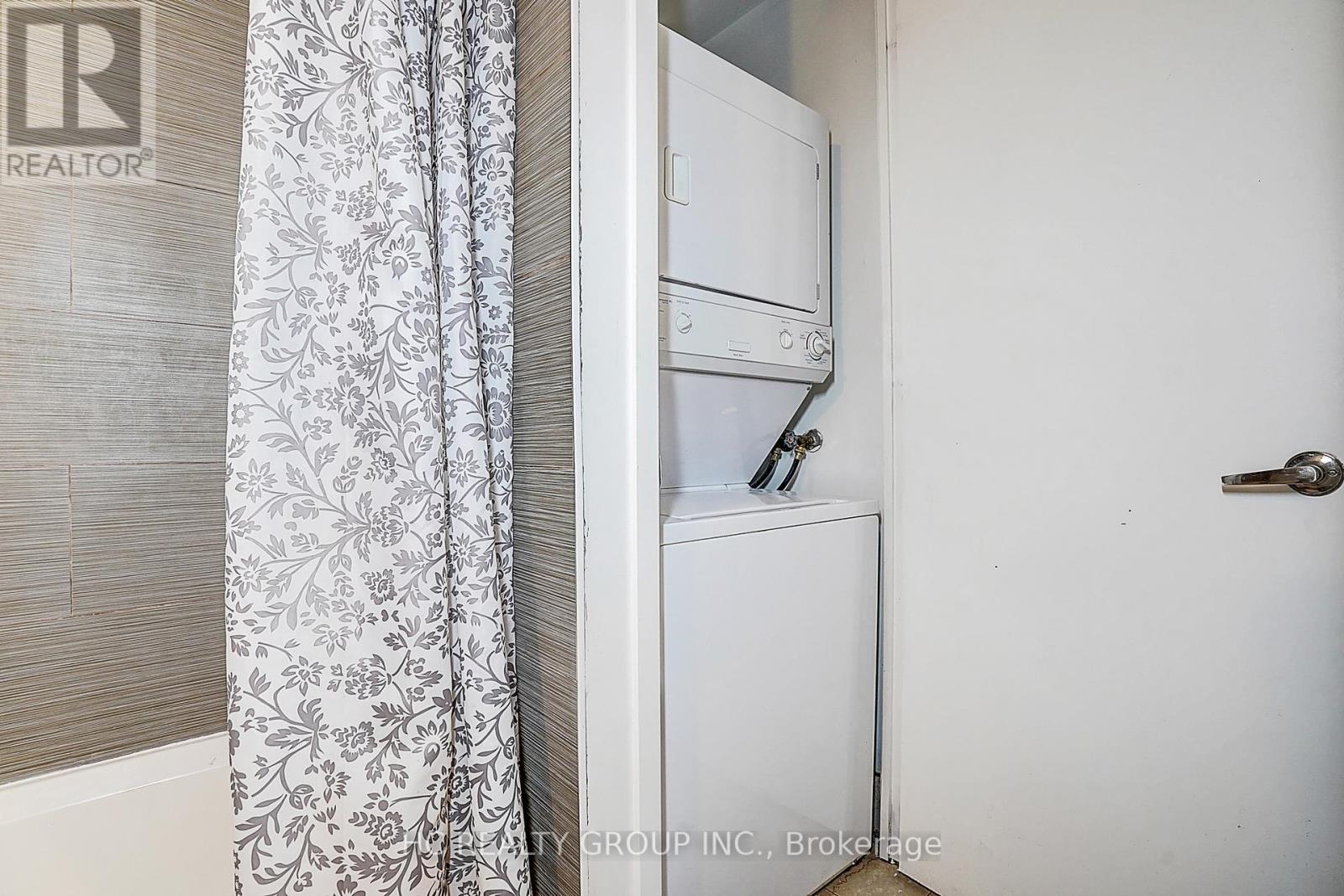 #412 85 BLOOR STREET E - 35