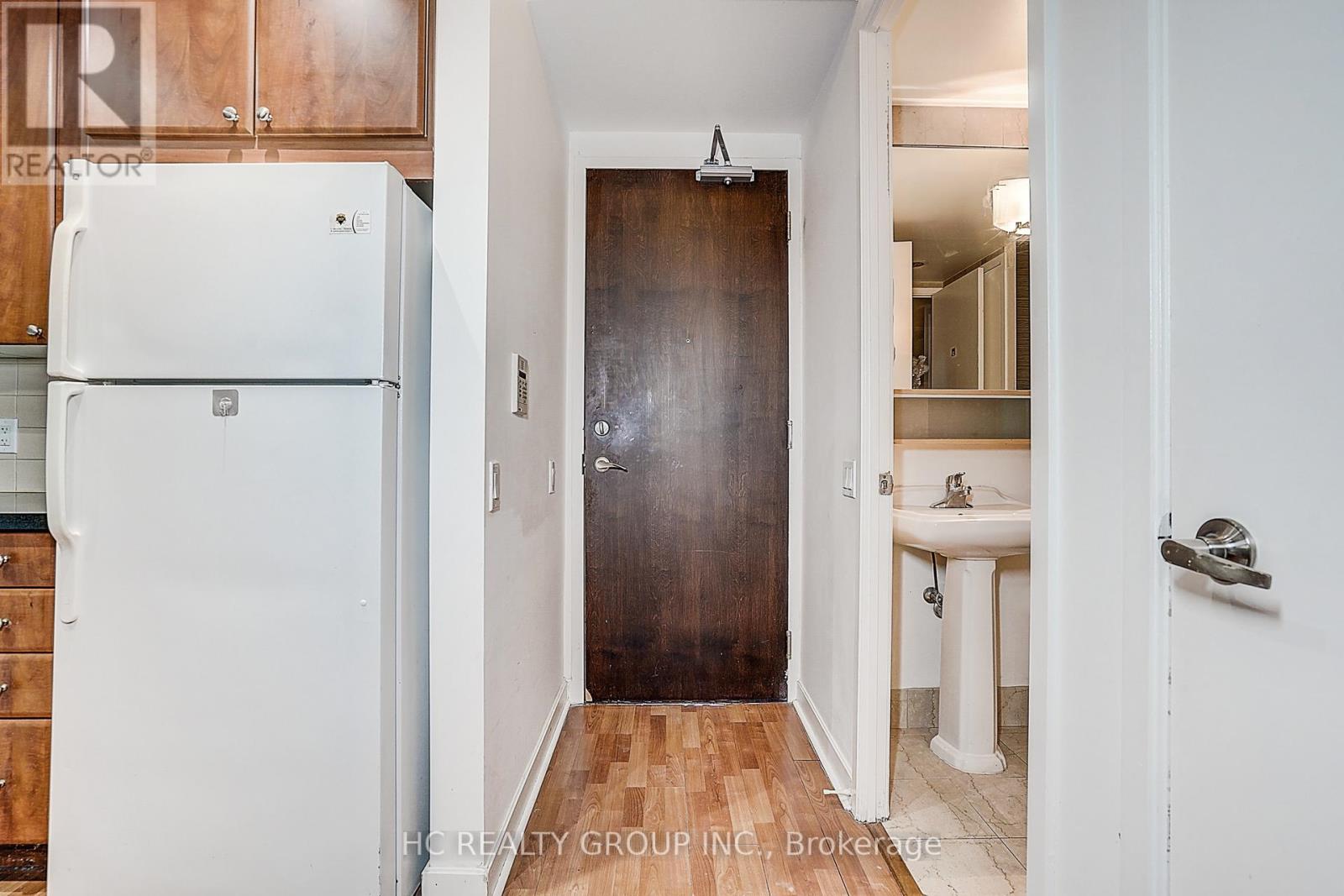 #412 85 BLOOR STREET E - 9