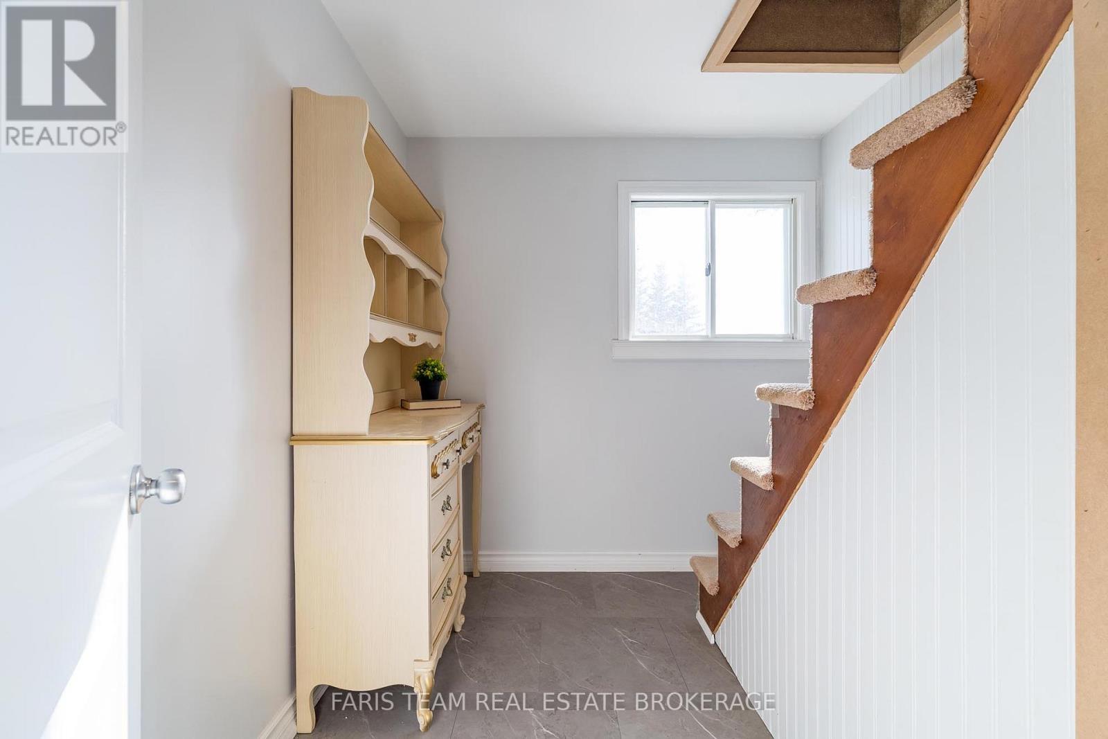 25 AYLING REID COURT, Wasaga Beach, Ontario