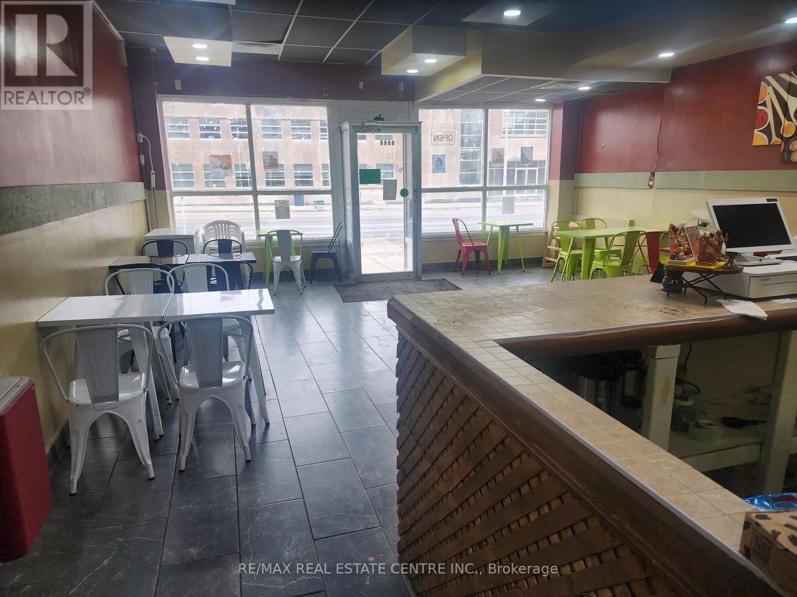 1155 University Ave. West photo 4