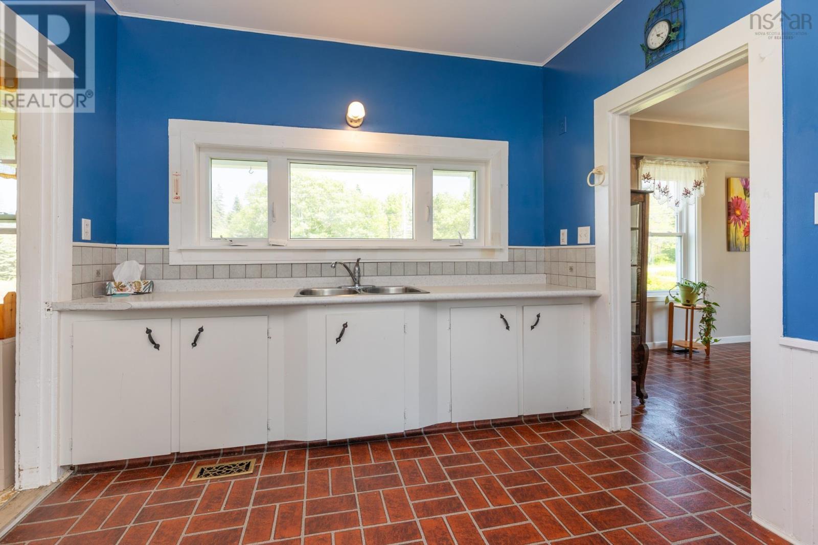 Property 16 of 33 of 8 South Ohio Cross Road