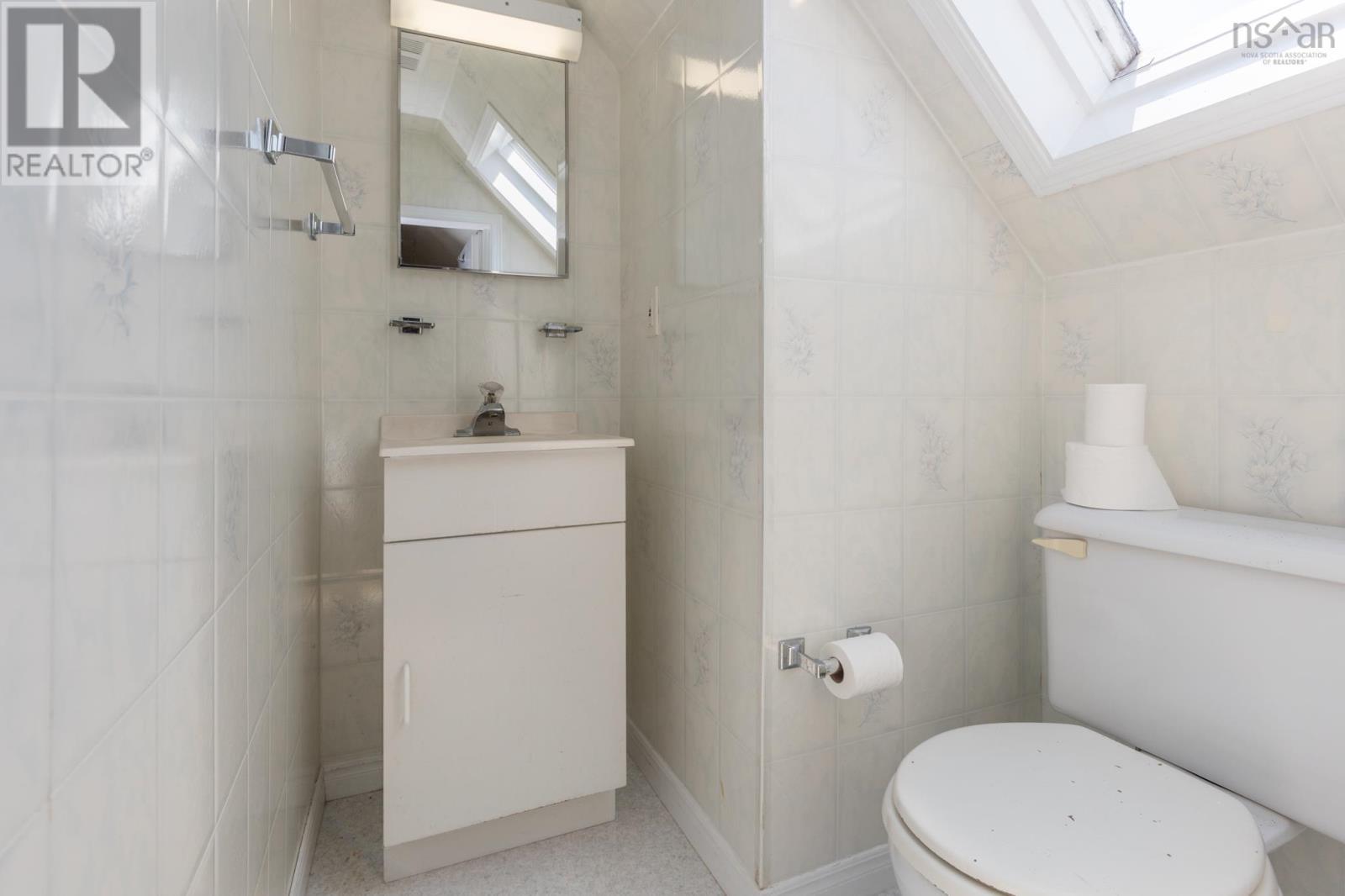 Property 31 of 33 of 8 South Ohio Cross Road