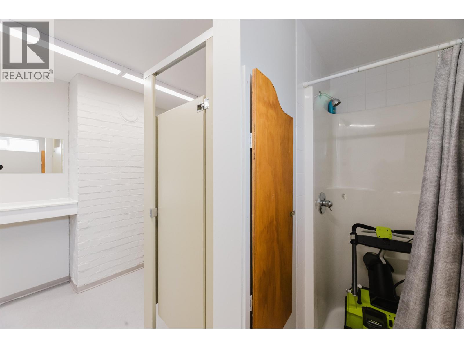 5691 MERMAID STREET, Sechelt