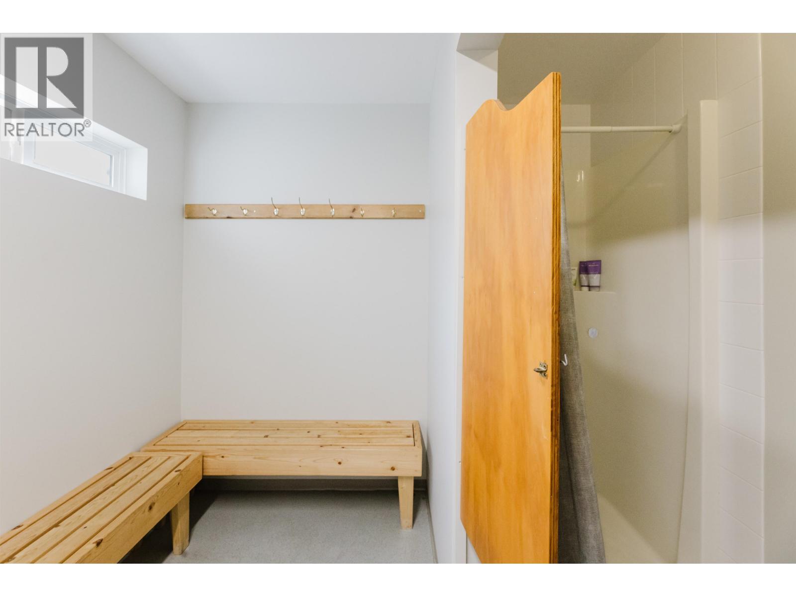 5691 MERMAID STREET, Sechelt