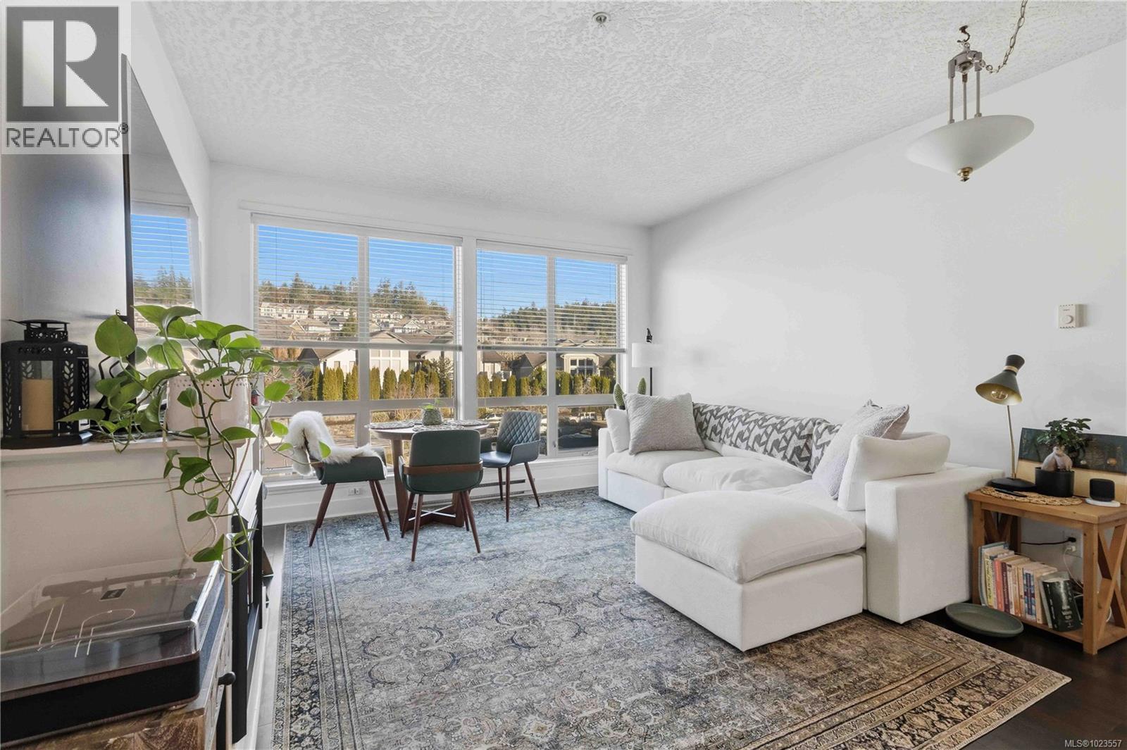 303 627 Brookside Rd, Colwood