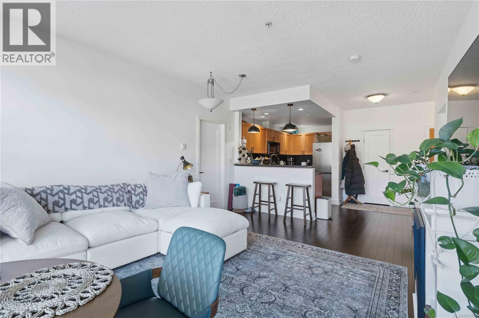 303 627 Brookside Rd, Colwood