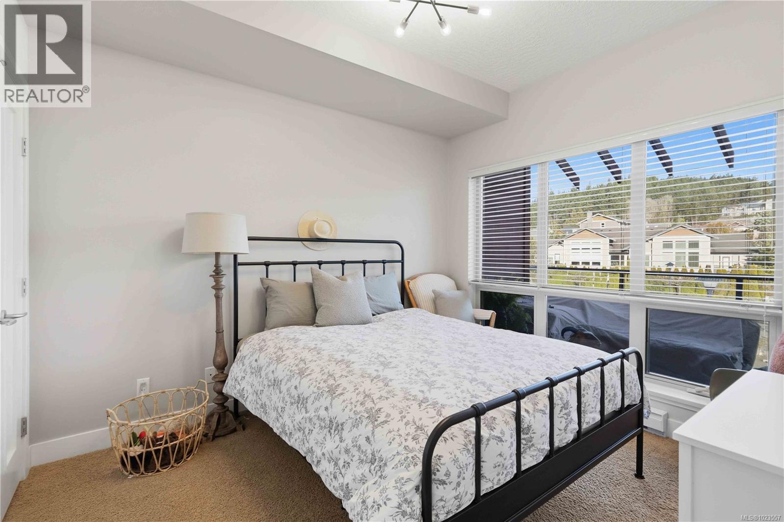 303 627 Brookside Rd, Colwood