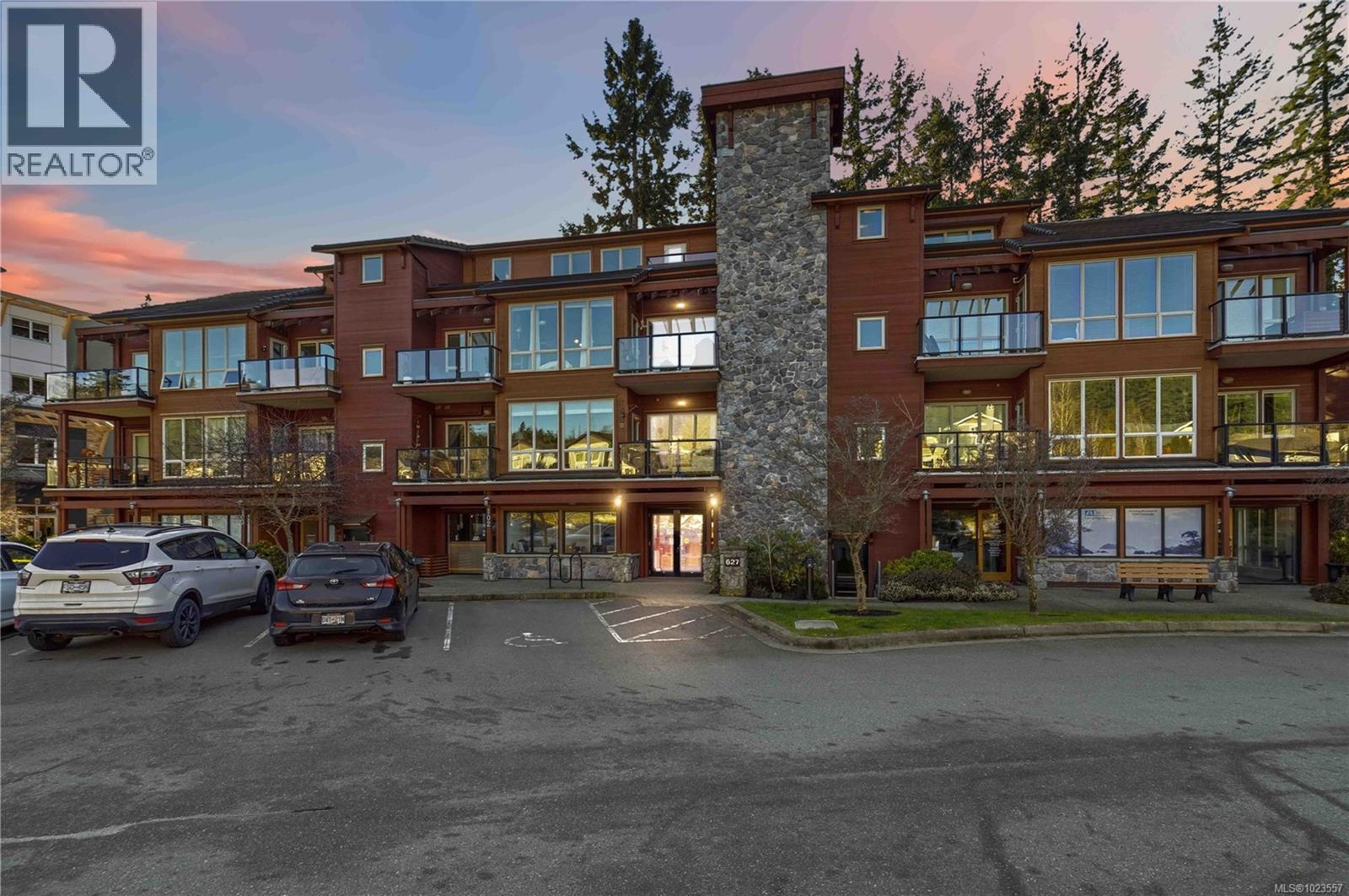 303 627 Brookside Rd, Colwood