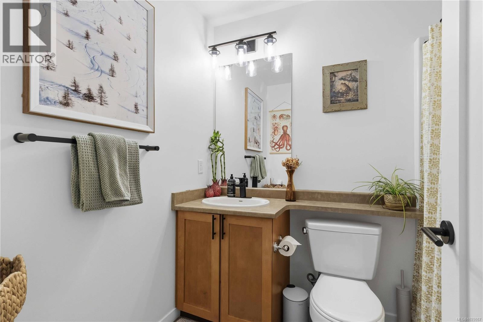 303 627 Brookside Rd, Colwood