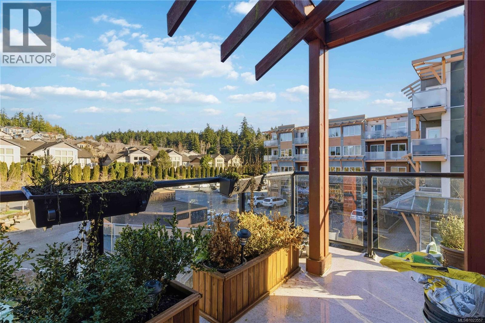 303 627 Brookside Rd, Colwood