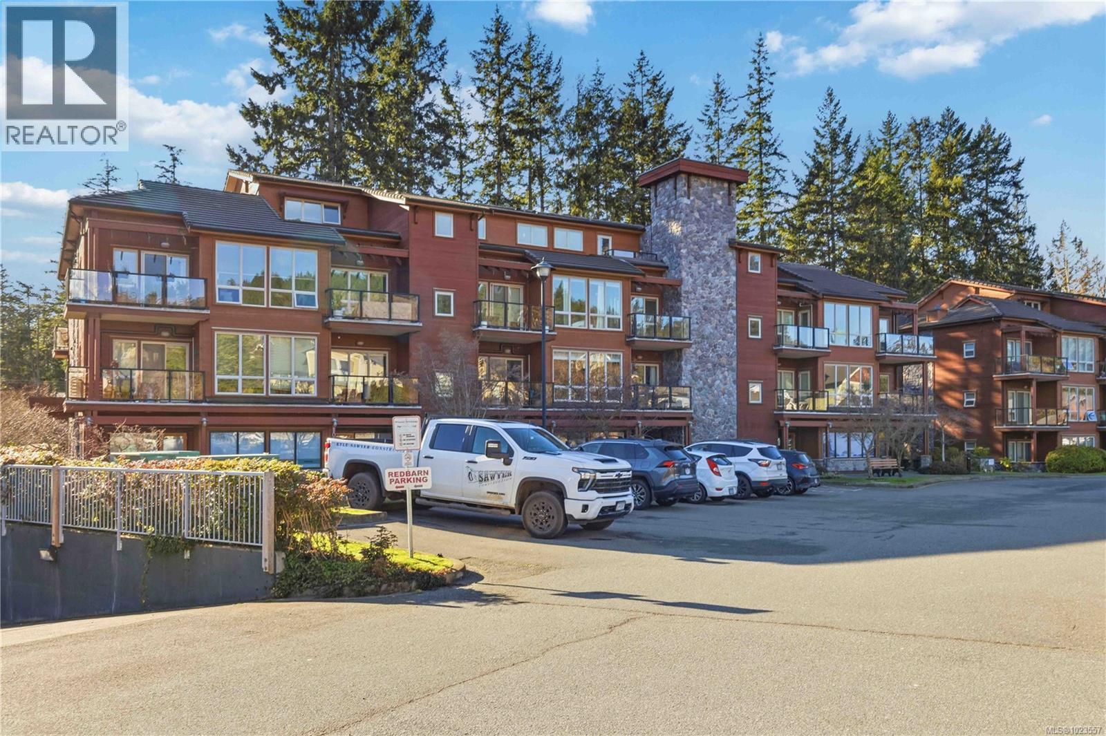 303 627 Brookside Rd, Colwood