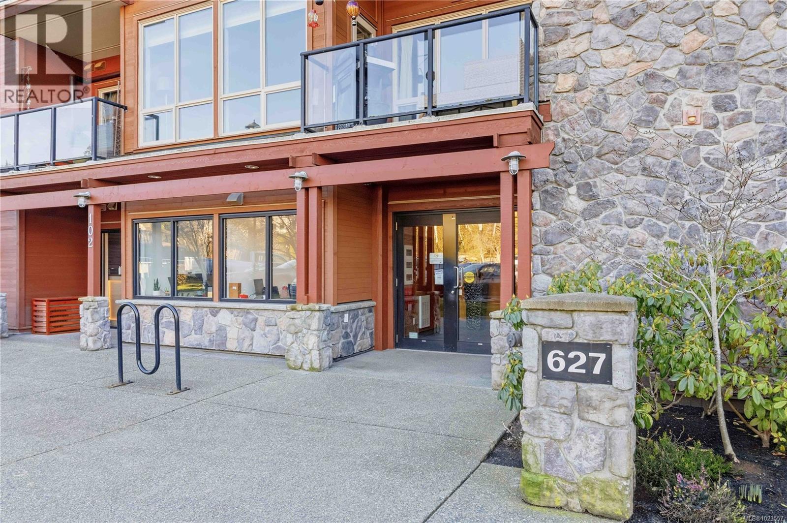 303 627 Brookside Rd, Colwood