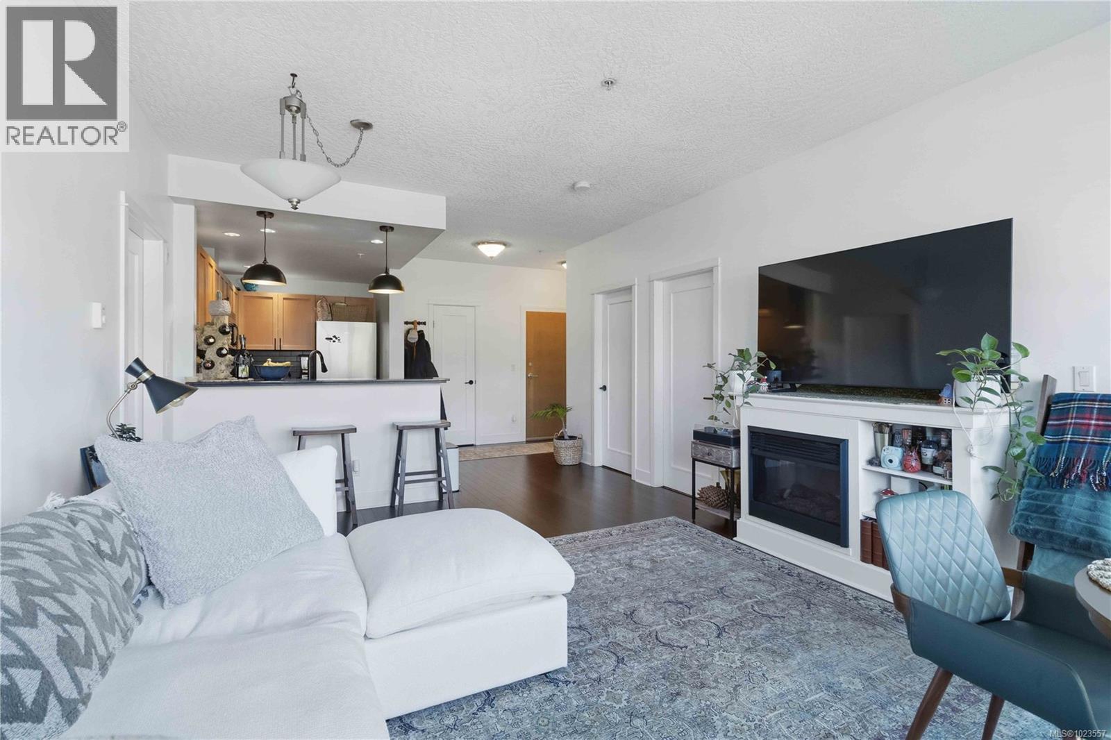 303 627 Brookside Rd, Colwood