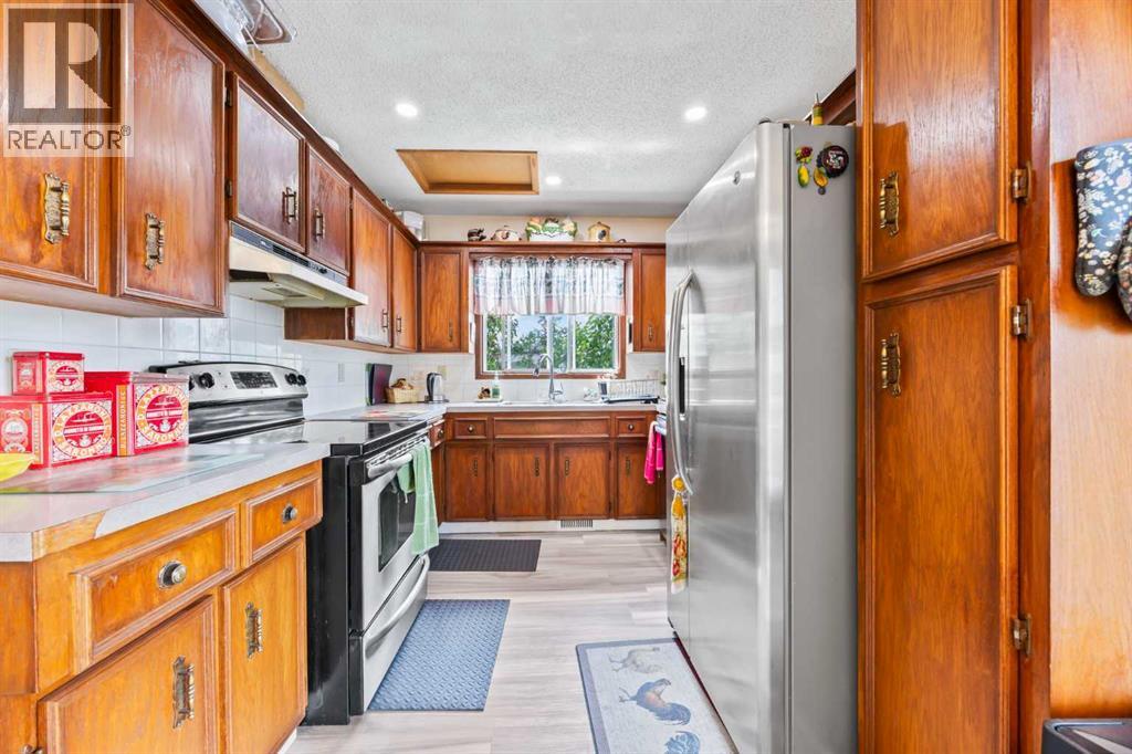 Single Family House 4 Level for Sale in  Taraglen Place NE Taradale Calgary 