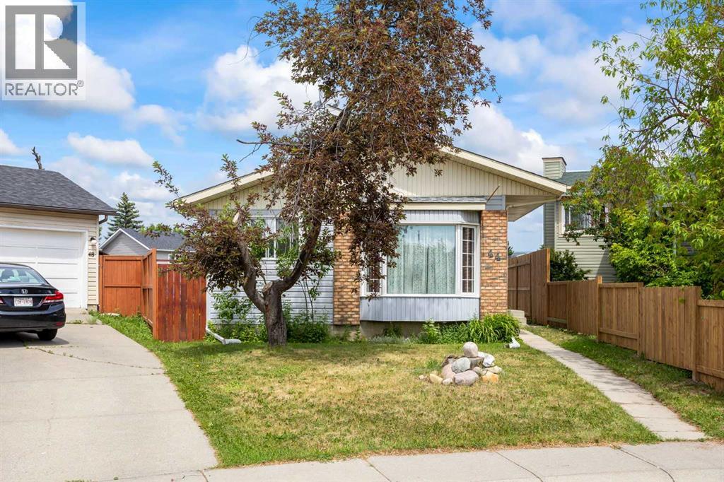 Single Family House 4 Level for Sale in  Taraglen Place NE Taradale Calgary 