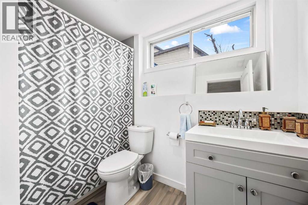 Single Family House 4 Level for Sale in  Taraglen Place NE Taradale Calgary 