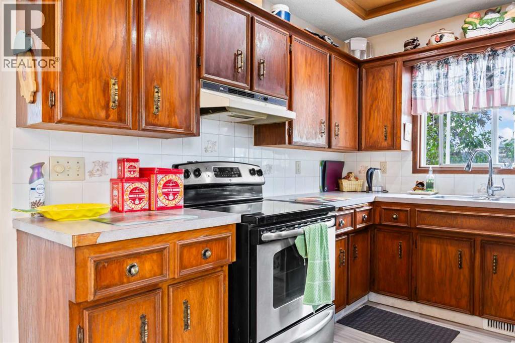 Single Family House 4 Level for Sale in  Taraglen Place NE Taradale Calgary 