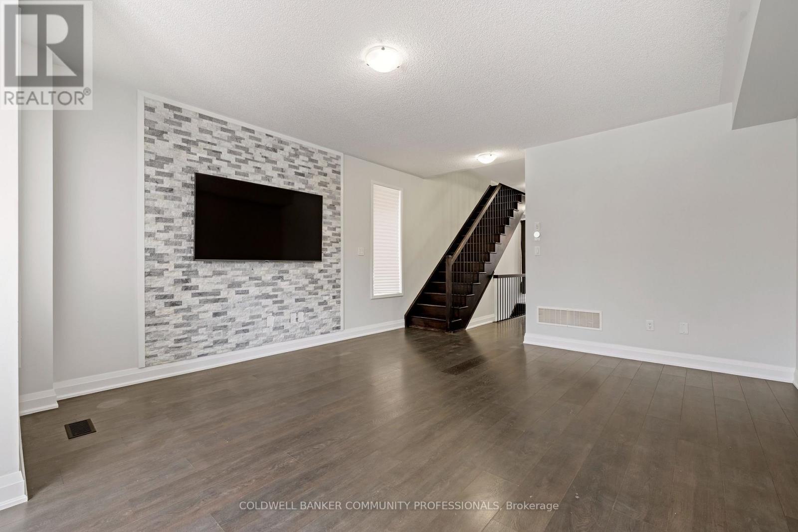 193 HUGUENOT ROAD - 25