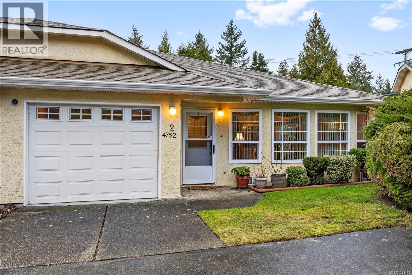 2 4752 Uplands Dr, Nanaimo