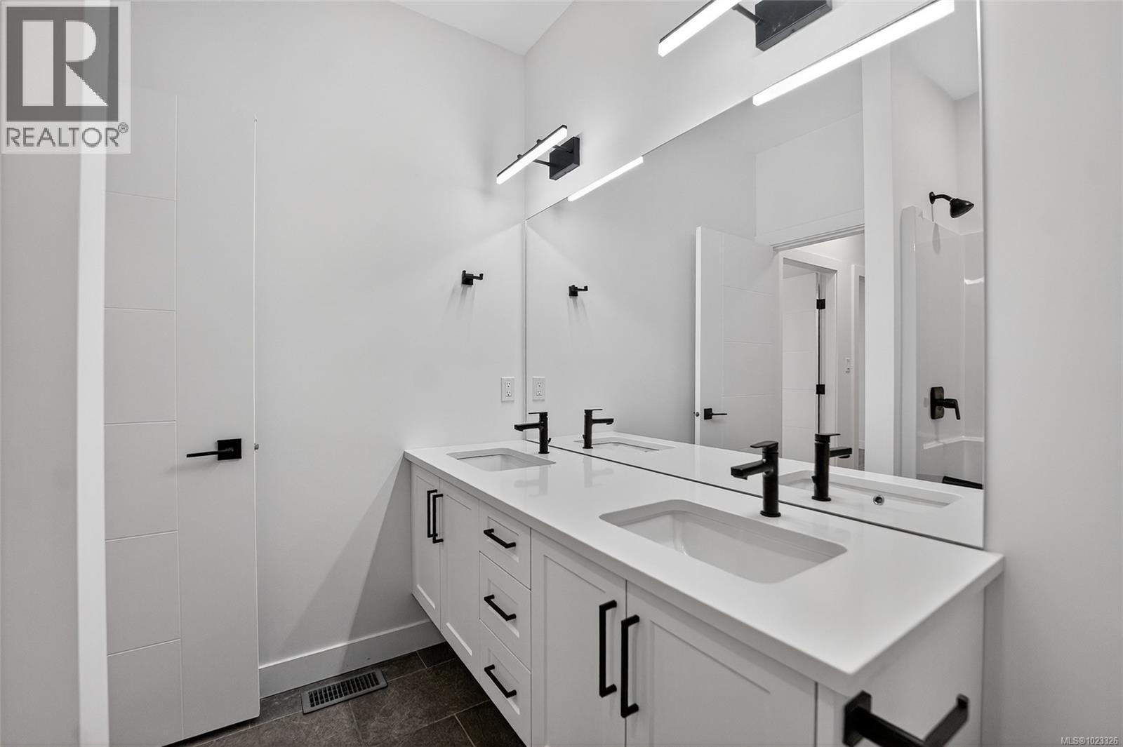 A 122 Plante Cres, Lake Cowichan