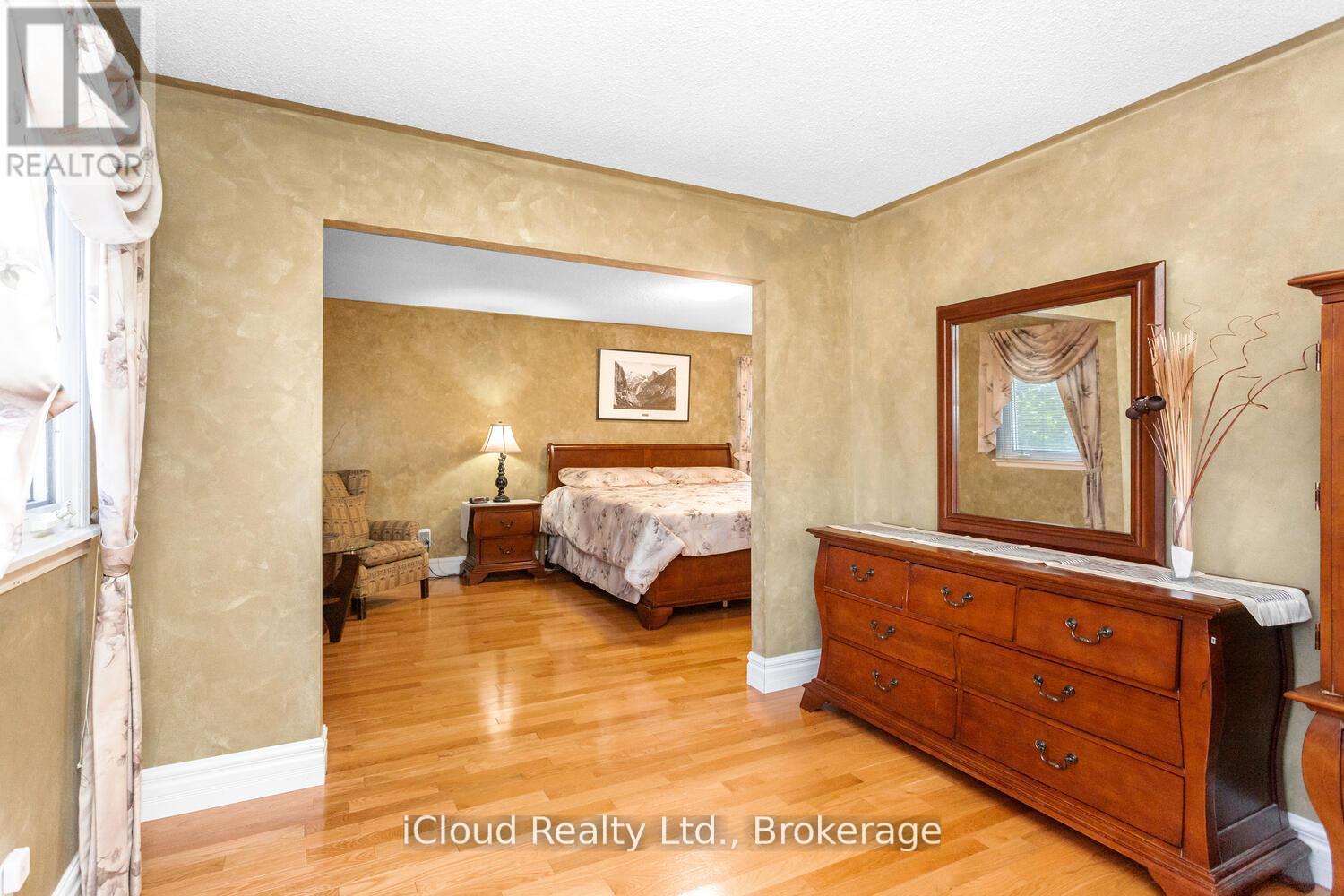 Single Family House for Sale in  NEVILLE CRESCENT Brampton (Westgate) 