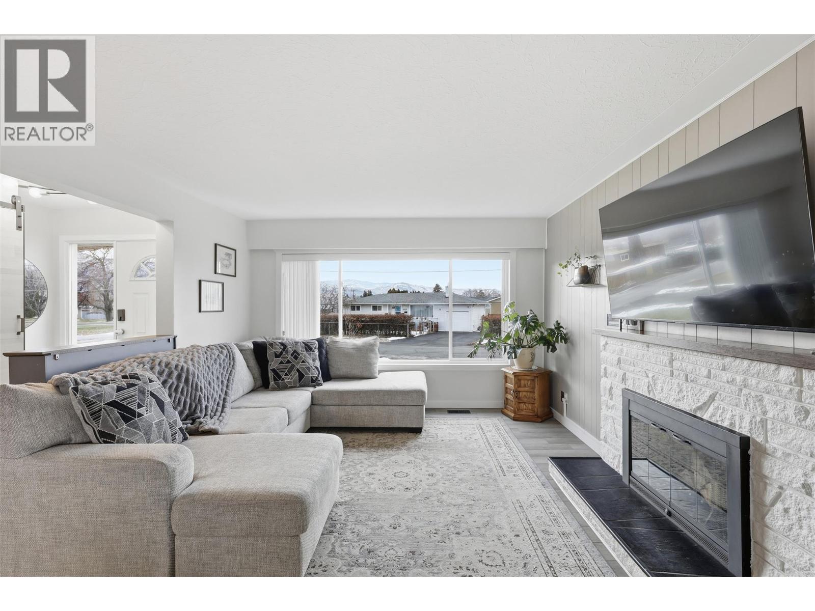 1009 CALMAR PLACE - 15