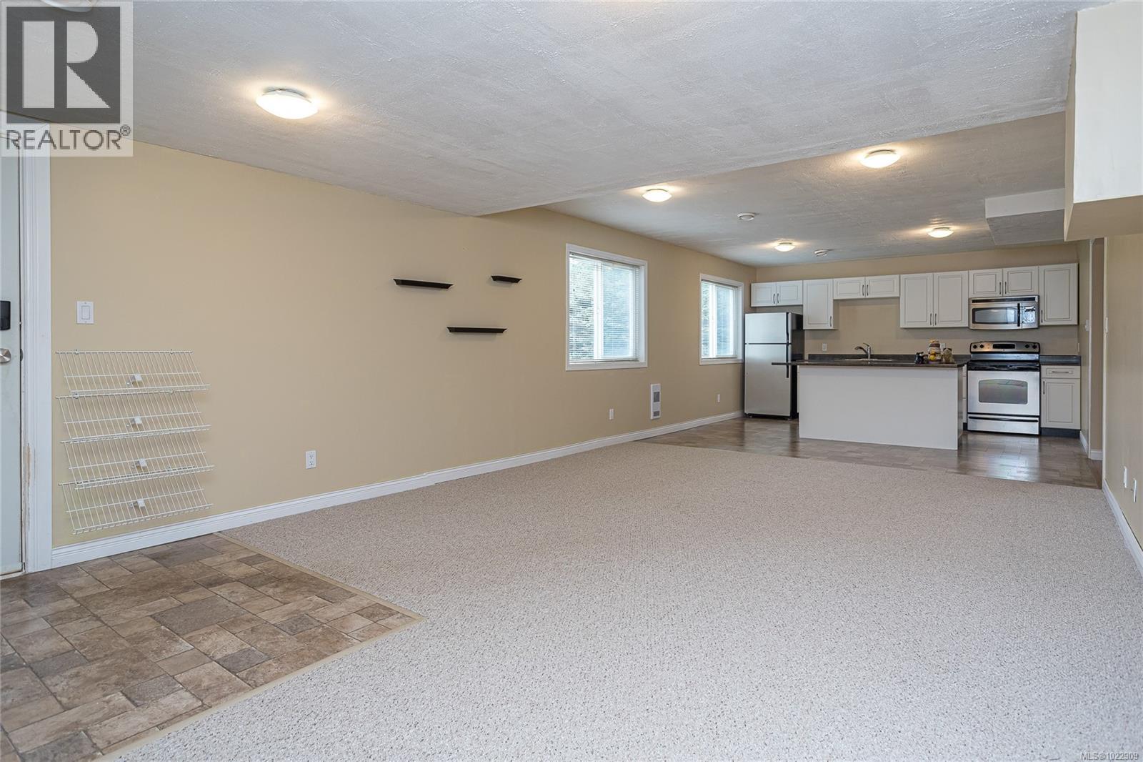 6420 Diana Dr, Duncan