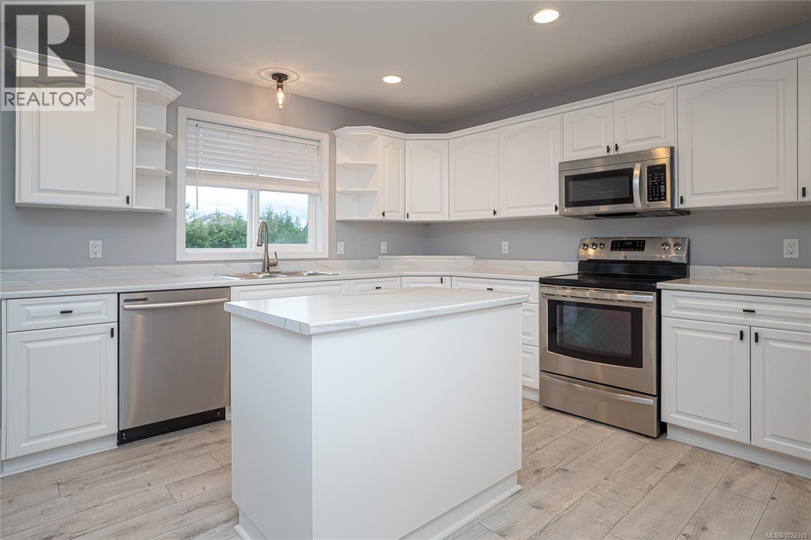 6420 Diana Dr, Duncan