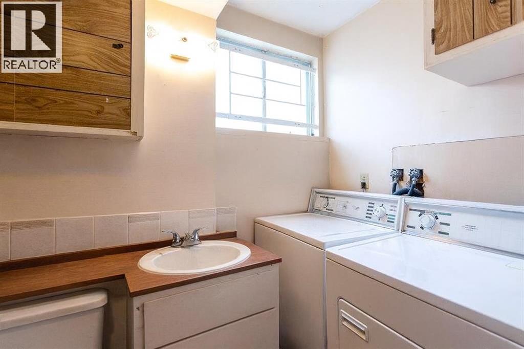 Single Family House 3 Level for Sale in  Hunterslea Crescent NW Huntington Hills Calgary 