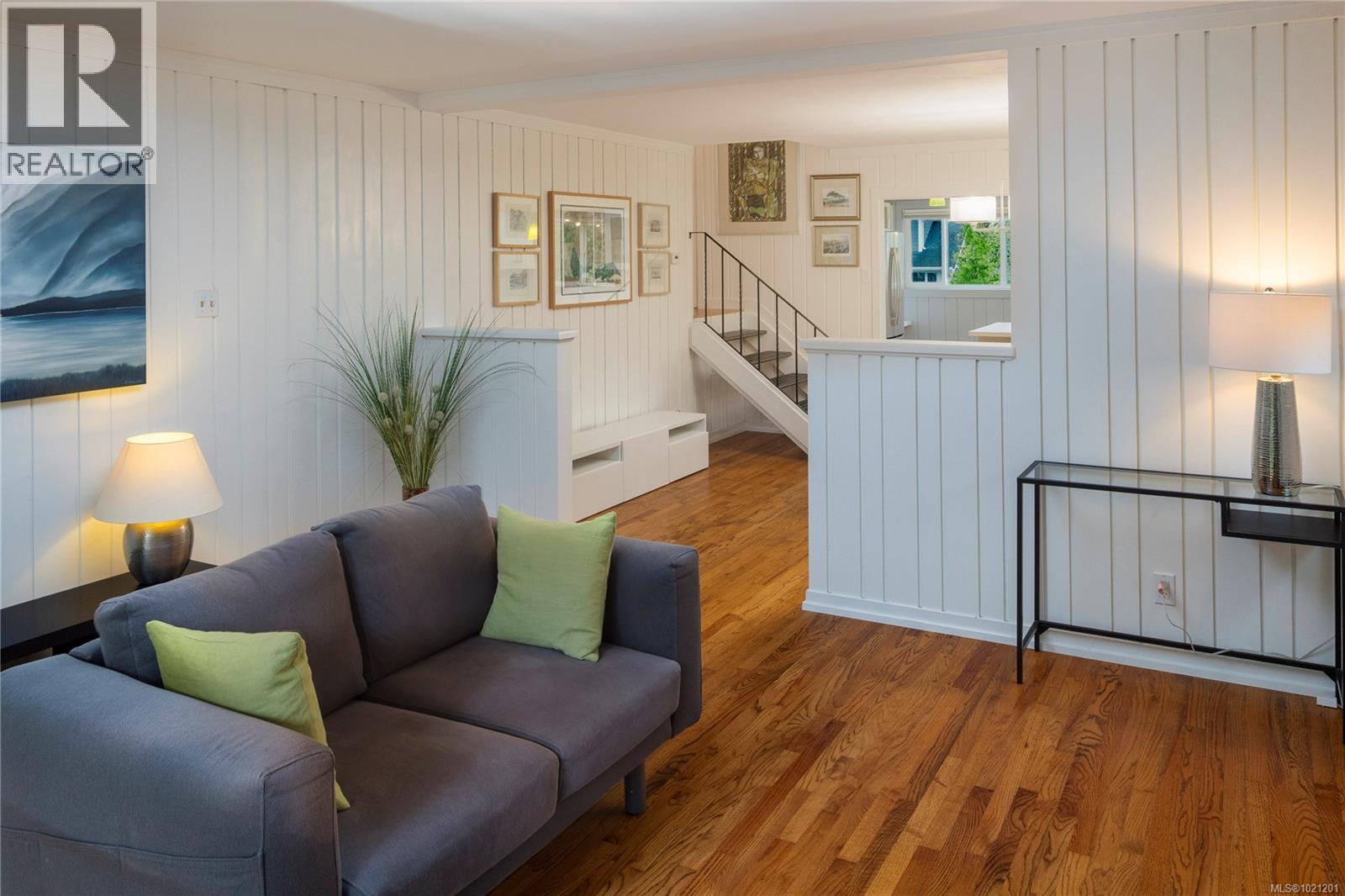 1632 Wilmot Pl, Oak Bay