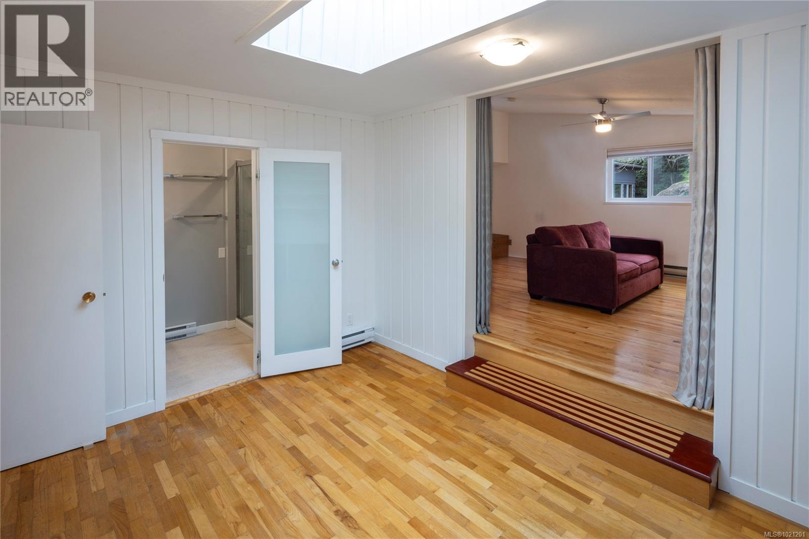 1632 Wilmot Pl, Oak Bay