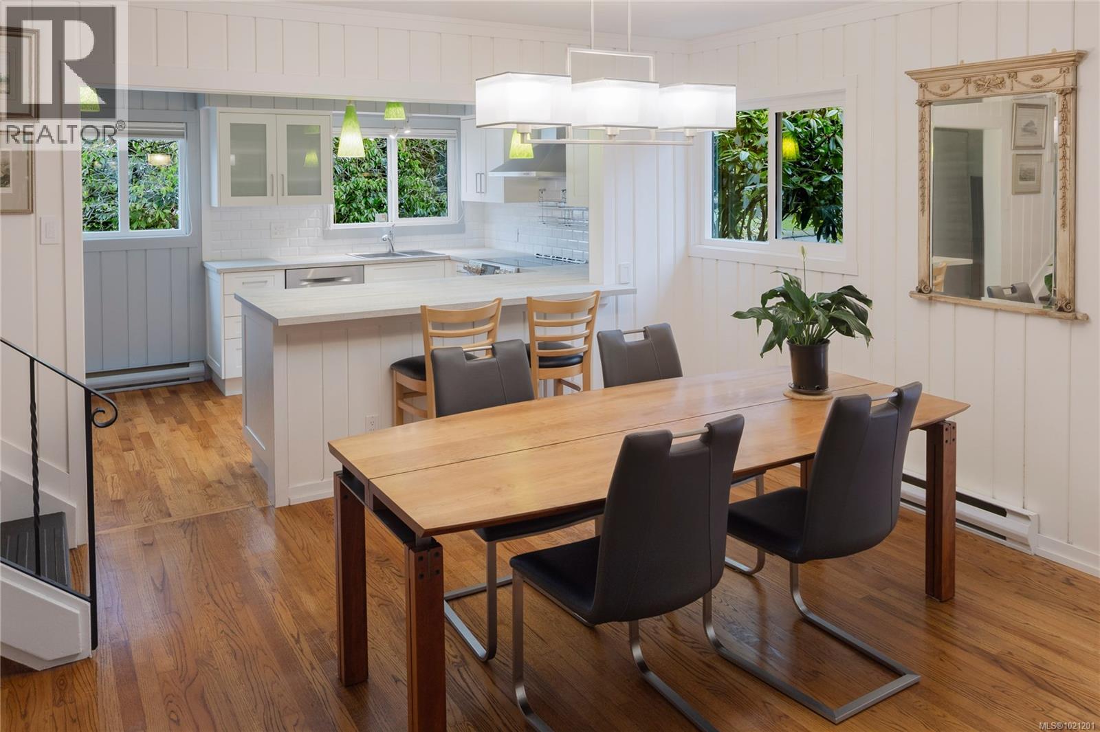 1632 Wilmot Pl, Oak Bay