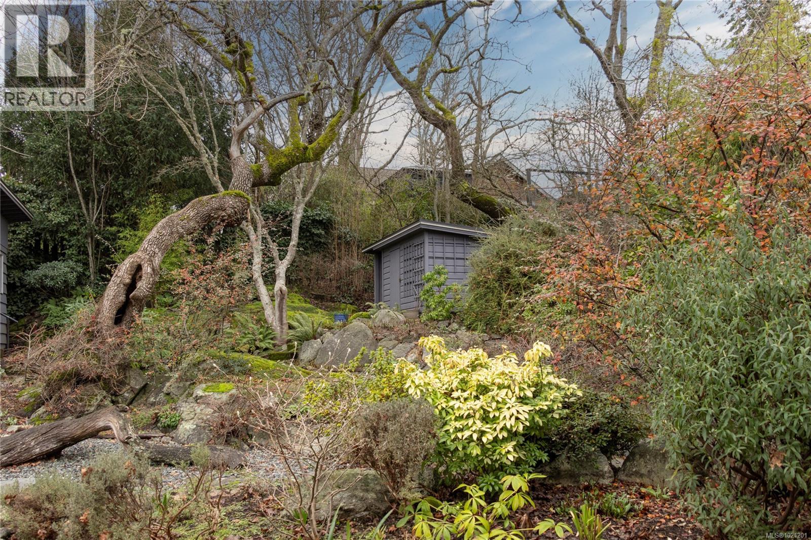 1632 Wilmot Pl, Oak Bay