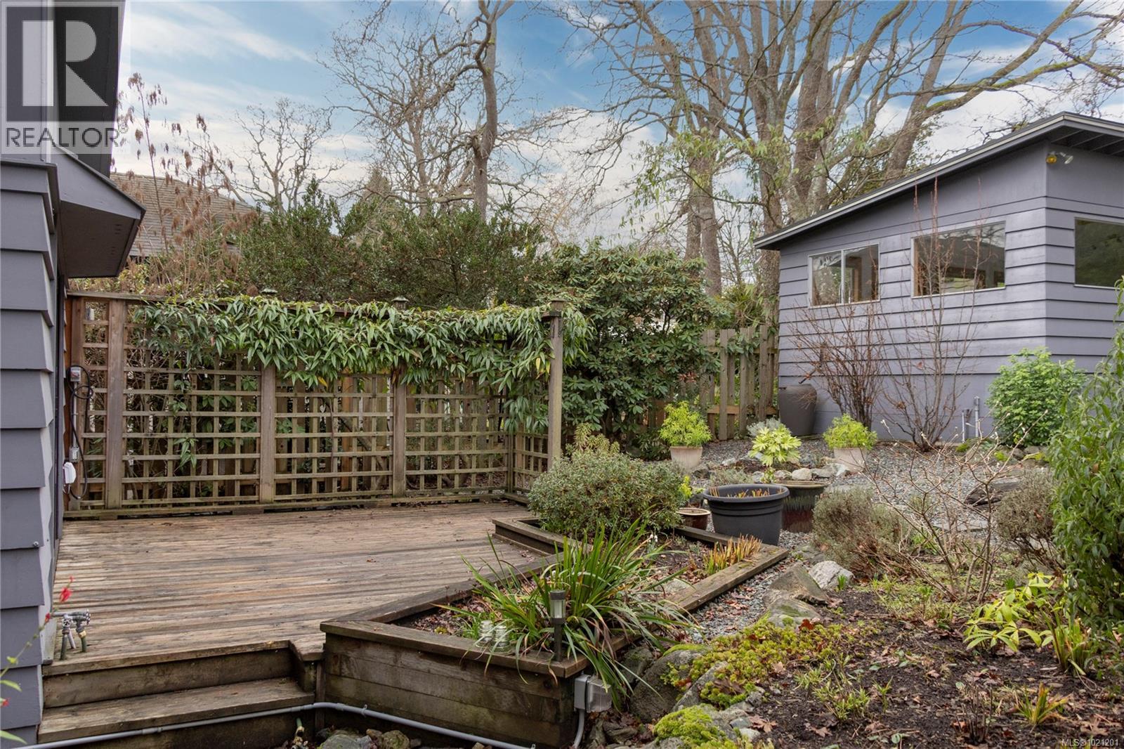 1632 Wilmot Pl, Oak Bay