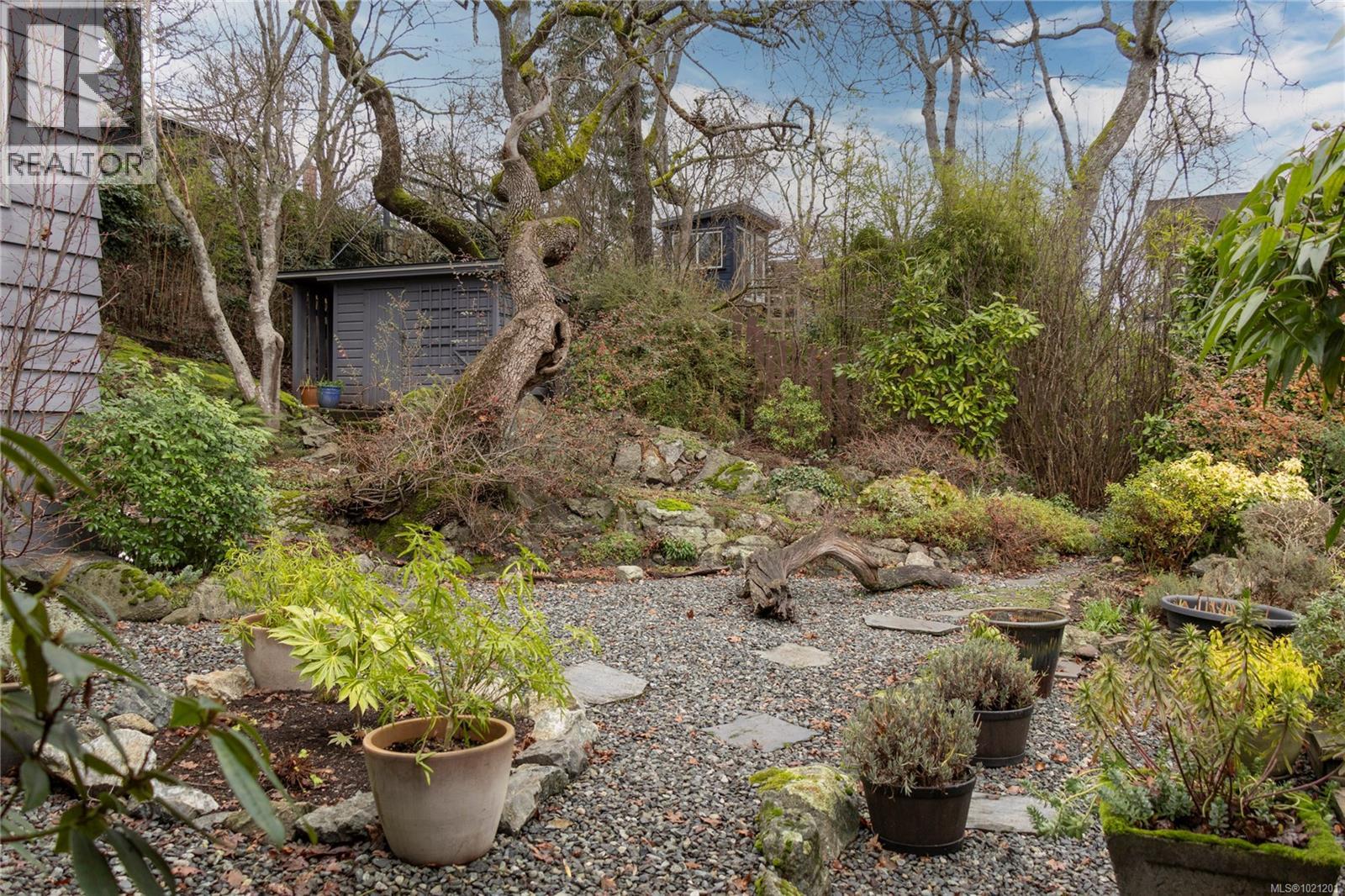 1632 Wilmot Pl, Oak Bay