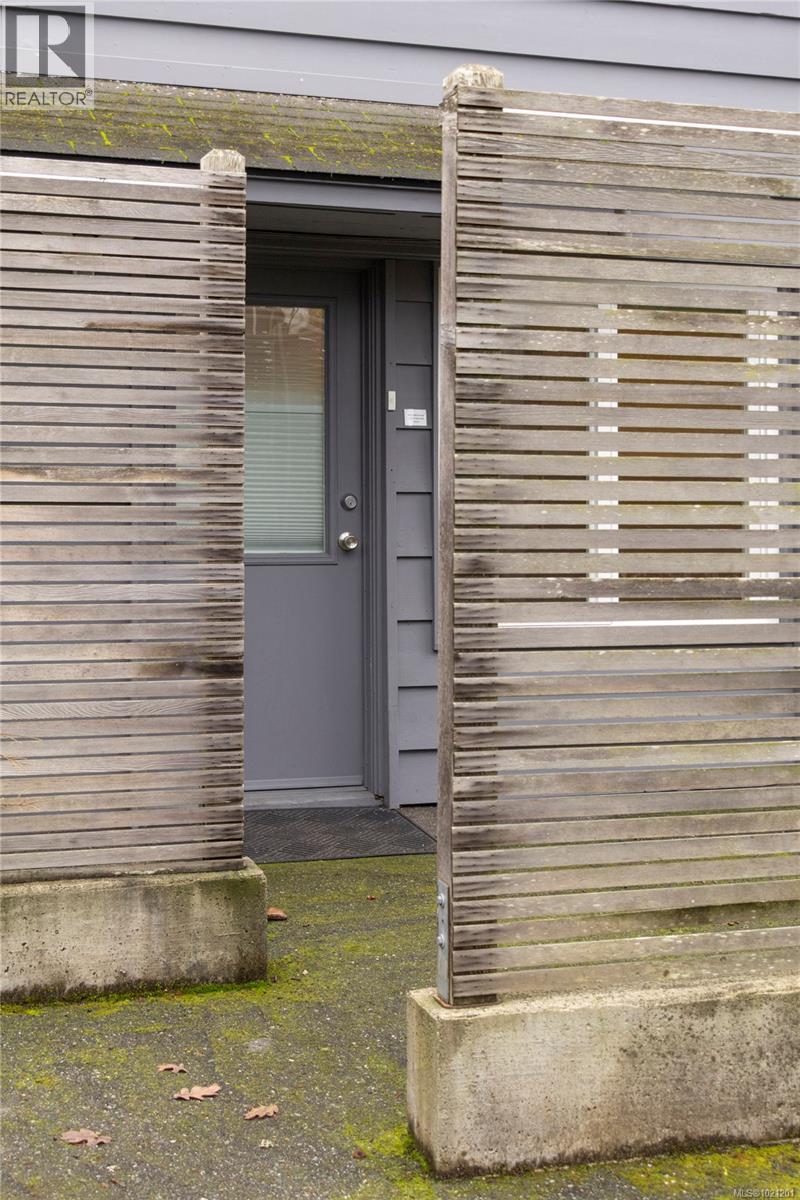 1632 Wilmot Pl, Oak Bay