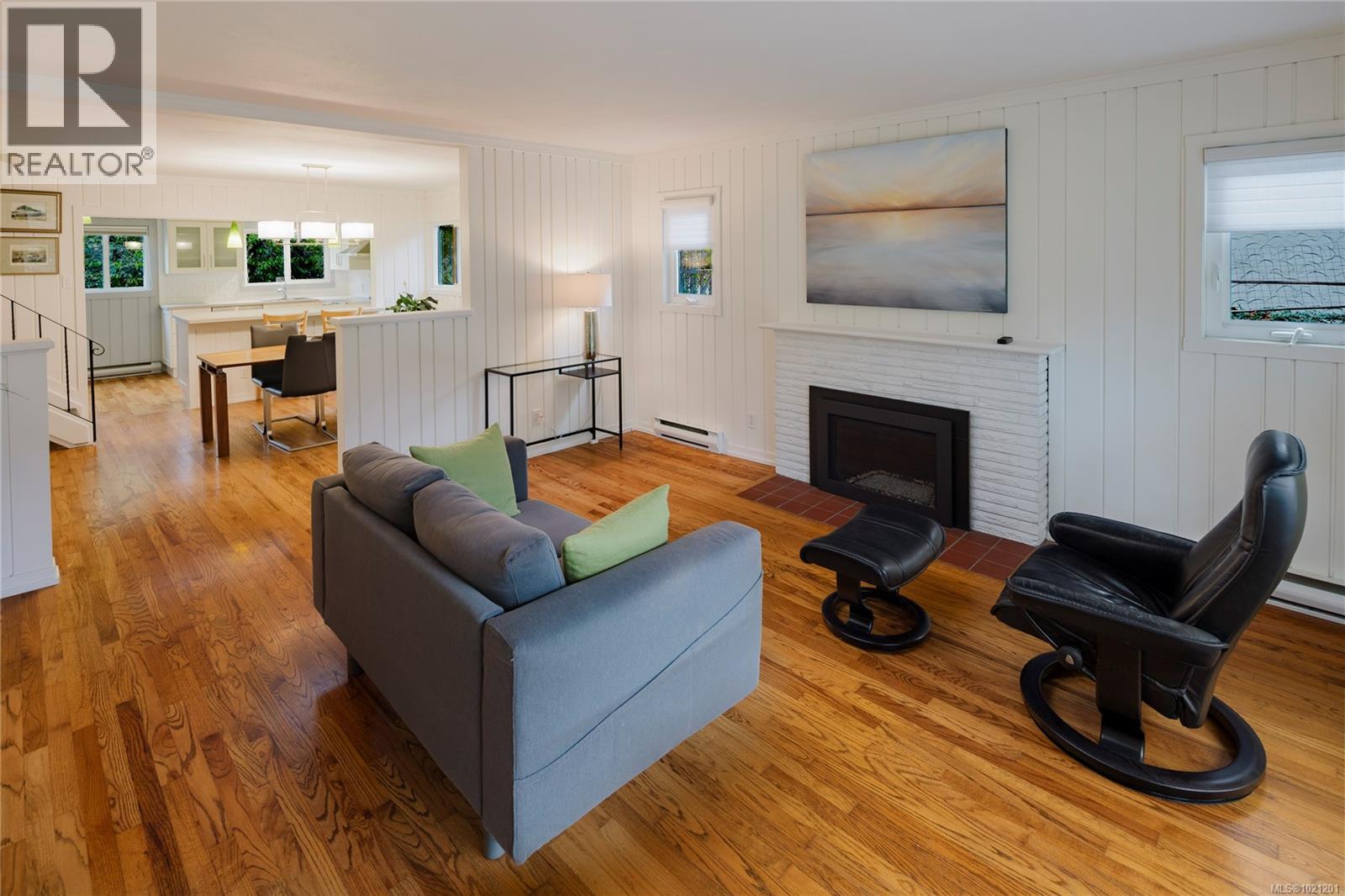 1632 Wilmot Pl, Oak Bay