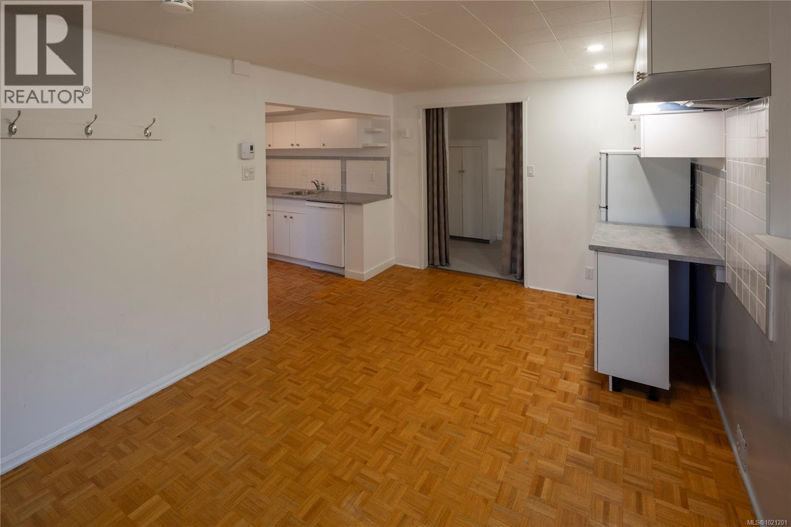 1632 Wilmot Pl, Oak Bay