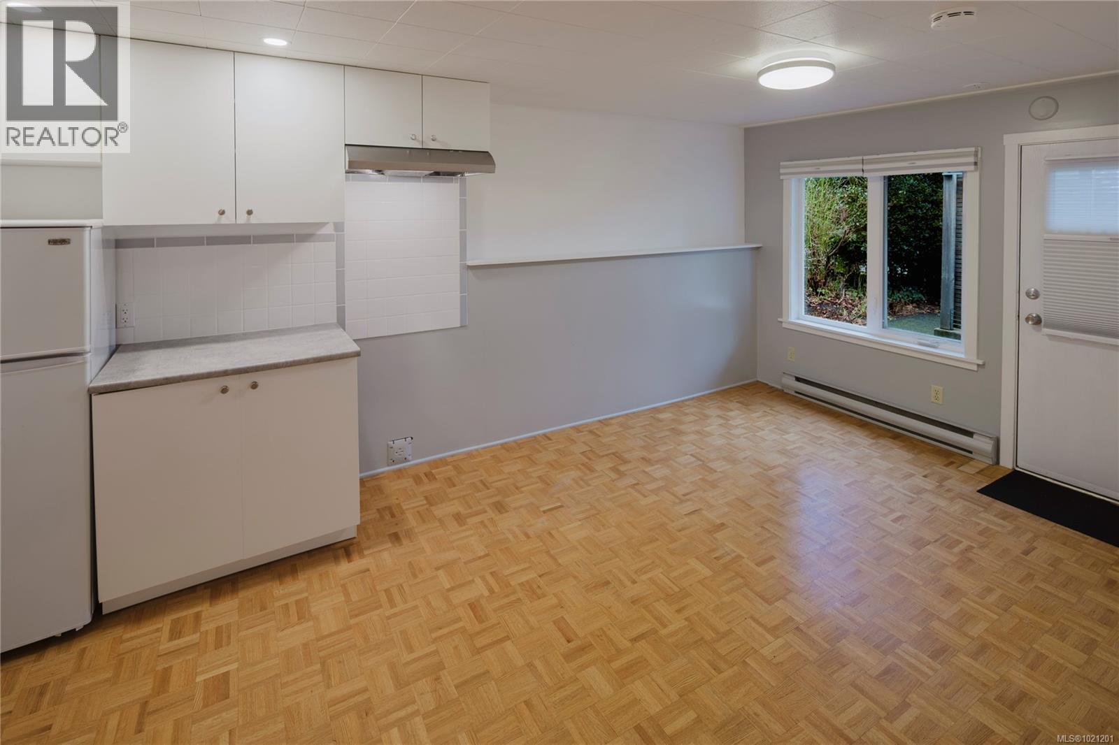 1632 Wilmot Pl, Oak Bay