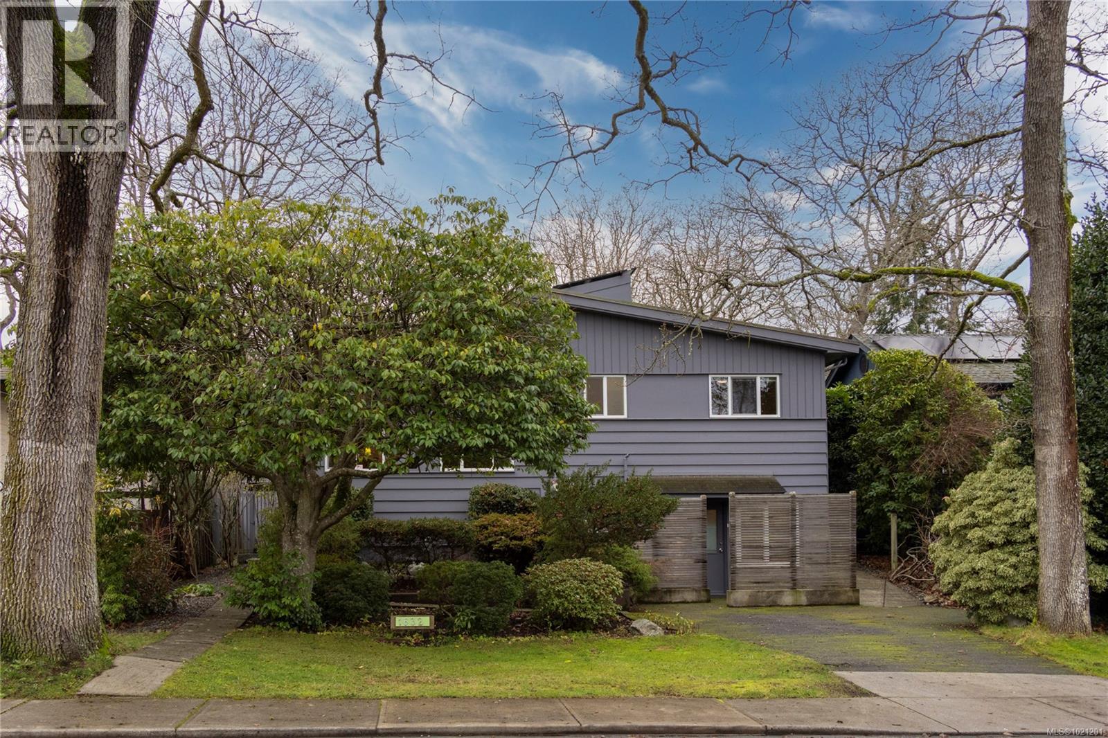 1632 Wilmot Pl, Oak Bay