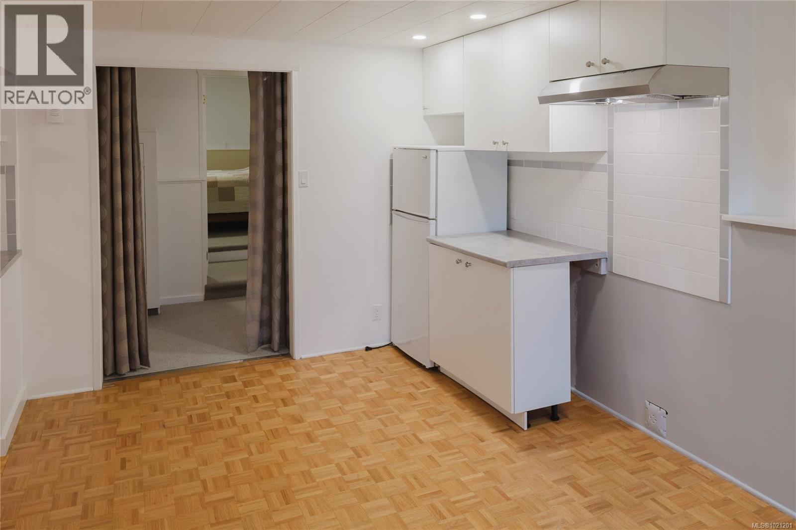 1632 Wilmot Pl, Oak Bay