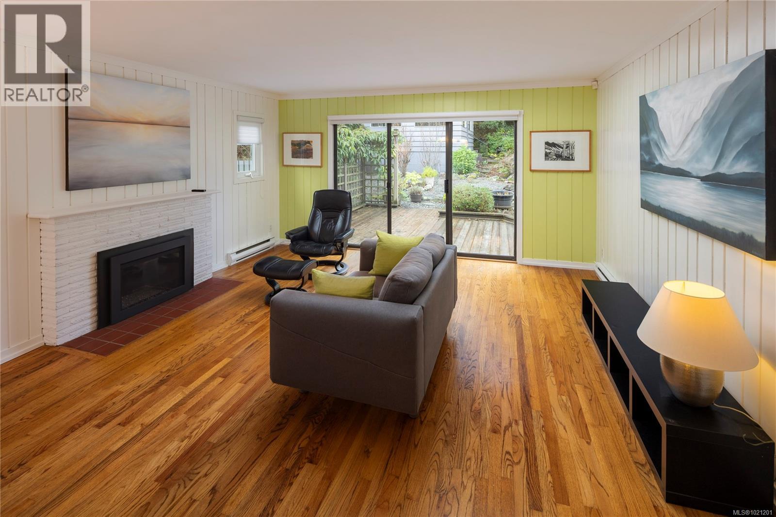 1632 Wilmot Pl, Oak Bay